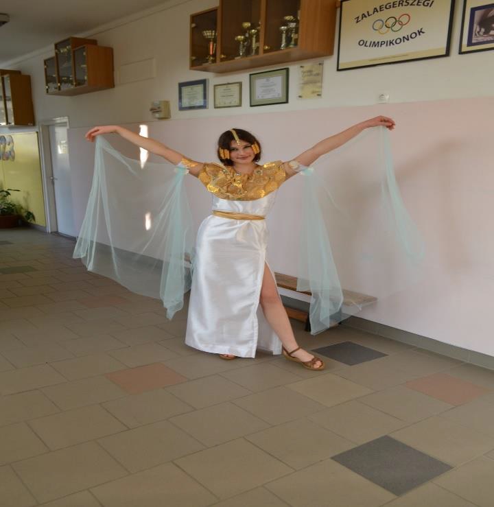 Kleopátra a bálon...