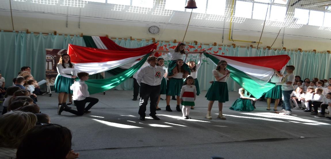 Ma ünneplőbe öltözik a szív