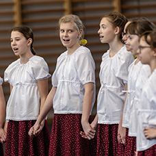 „Tiszán innen, Dunán túl” országos népdaléneklési verseny