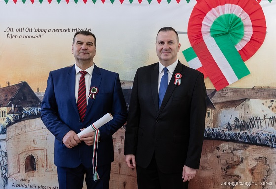 Az újságírókat köszöntötték