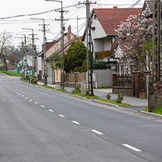 Befejeződtek a Kaszaházi út félpályás burkolatfelújítási munkái